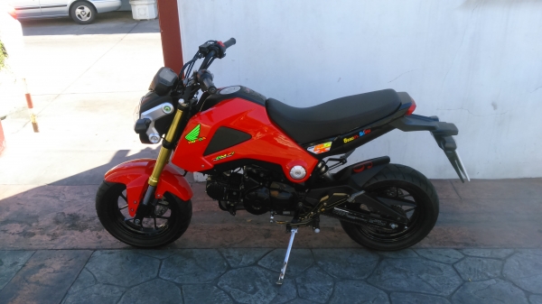 ขายรถ HONDA MSX 125 C.C ปี56 สีแดงสดสด สภาพสวย รถเดิมเดิม วิ่งน้อย แค่2พันกว่าโล รถสภาพไหม่มากไม่ค่อยได้ขับ เลยขายดีกว่า คุ้มคับ กะราคาและรถสภาพขนาดนี้ เล่มทะเบียนพร้อมโอนคับ ( แถมสแตนขึ้นล้อไห้ด้วยคับ )เปิดราคา 52000 บาท K.tum 0971977571 *ส่งทั่วโลก*ไอดี