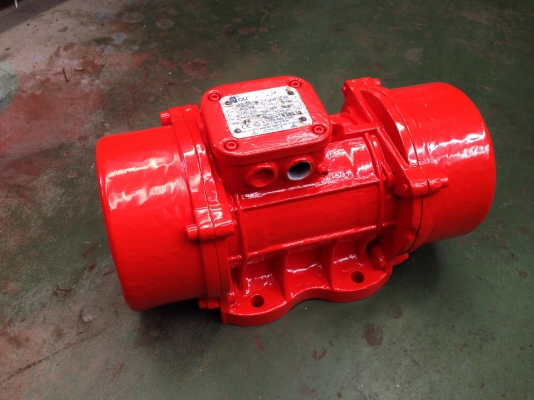 ขายมอเตอร์สั่น-เขย่า Oli made in Italy ขนาด 0.3kw สภาพสวย พร้อมใช้งาน มี 2 ตัวครับ