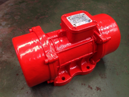 ขายมอเตอร์สั่น-เขย่า Oli made in Italy ขนาด 0.3kw สภาพสวย พร้อมใช้งาน มี 2 ตัวครับ