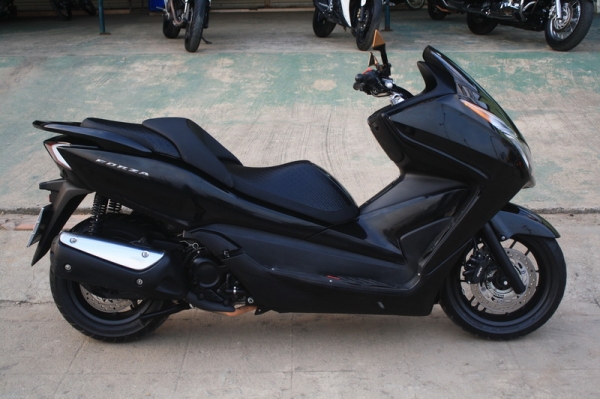 __FORZA 300 ปี2013 วิ่งน้อย พร้อมของแต่ง ฿105,000__