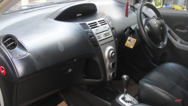 TOYOTA YARIS 1.5E มือเดียวตั้งแต่ป้ายแดง เจ้าของขายเอง สวยเดิม ไม่เคยฃน