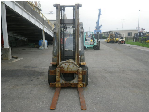 จำหน่าย Forklift KOMATSU 3 ตัน ดีเซล ญี่ปุ่น FD30T-15  เกียร์ออโต้  ปี 2004 เสา 4 เมตร มี Rotating เครื่อง 4 สูบ นำเข้าตรงจากโยโกฮาม่า