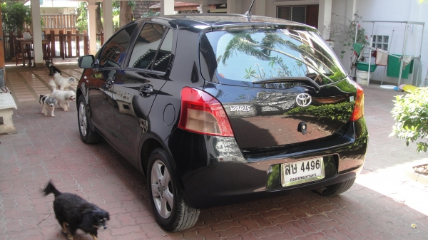 TOYOTA YARIS 1.5E มือเดียวตั้งแต่ป้ายแดง เจ้าของขายเอง สวยเดิม ไม่เคยฃน