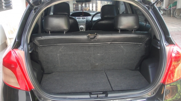 TOYOTA YARIS 1.5E มือเดียวตั้งแต่ป้ายแดง เจ้าของขายเอง สวยเดิม ไม่เคยฃน