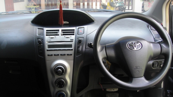 TOYOTA YARIS 1.5E มือเดียวตั้งแต่ป้ายแดง เจ้าของขายเอง สวยเดิม ไม่เคยฃน