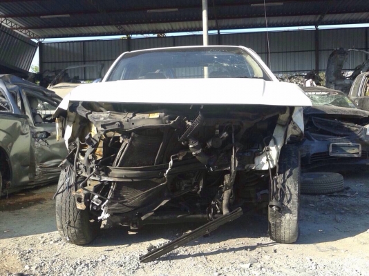 นิสสันนาวาล่าเเคป  เครื่องYD 2500 ปี10 เเยกขายเป็นอะไหลได้ทุกอย่างมีอีกหลายรุ่น