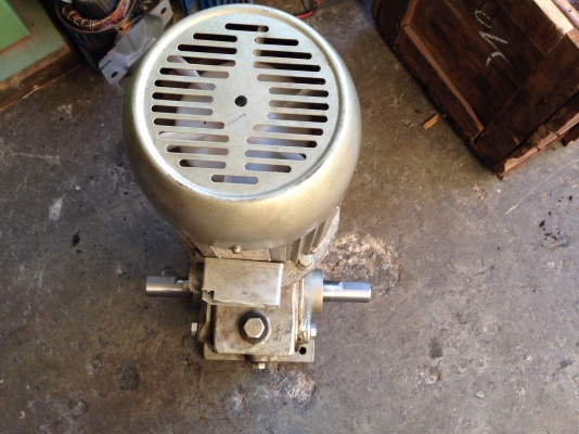 ขายมอเตอร์เกียร์ 4HP. 380V อัตราทด 1:16 ของใหม่ในลังไม่เคยใช้งาน เป็นงานของจีนครับ ขายถูกมากๆ มีหลายตัว