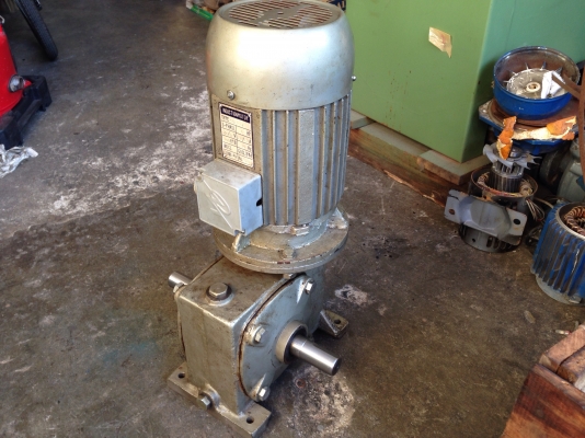 ขายมอเตอร์เกียร์ 4HP. 380V อัตราทด 1:16 ของใหม่ในลังไม่เคยใช้งาน เป็นงานของจีนครับ ขายถูกมากๆ มีหลายตัว