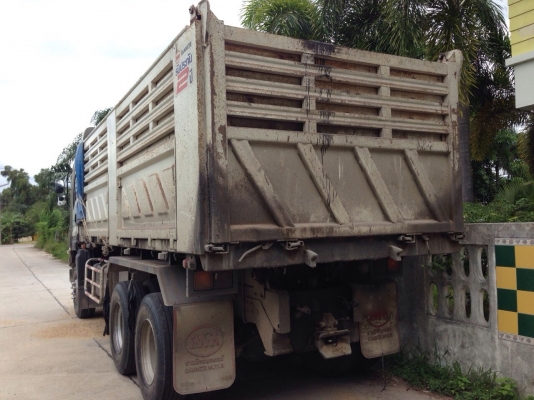 รถอีซูซุ 10 ล้อดั้ม 360 แรงม้า. ปี 57  ( ขายแม่ , ลูก )   สนใจติดต่อ  081 - 6079515