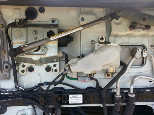 รถฮีโน่ 6 ล้อ ตู้แห้ง 150 แรงม้า. ปี 50  ( รถวิ่ง 1xx,xxx กม. )   สนใจติดต่อ  081 - 6079515