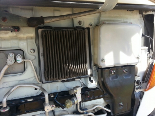 รถฮีโน่ 6 ล้อ ตู้แห้ง 150 แรงม้า. ปี 50  ( รถวิ่ง 1xx,xxx กม. )   สนใจติดต่อ  081 - 6079515