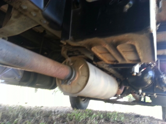 รถฮีโน่ 6 ล้อ ตู้แห้ง 150 แรงม้า. ปี 50  ( รถวิ่ง 1xx,xxx กม. )   สนใจติดต่อ  081 - 6079515