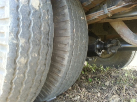 รถฮีโน่ 6 ล้อ ตู้แห้ง 150 แรงม้า. ปี 50  ( รถวิ่ง 1xx,xxx กม. )   สนใจติดต่อ  081 - 6079515