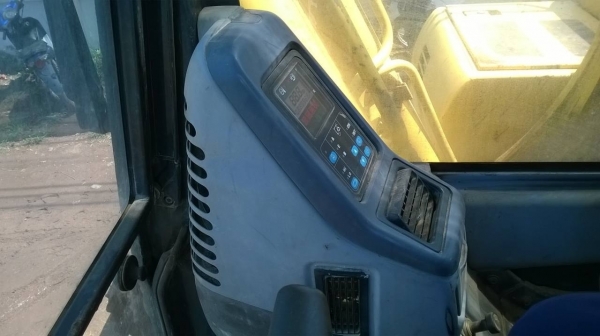 ขายแบคโฮ KOMATSU PC200-7 เอกสารใบอินวอยซ์ สภาพพร้อมใช้งาน ระบบไฟเต็ม แอร์เย็น ราคาคุยกันได้ครับ ขายแบคโฮ KOMATSU PC200-7 เอกสารใบอินวอยซ์ สภาพพร้อมใช้งาน ระบบไฟเต็ม แอร์เย็น ราคาคุยกันได้ครับ