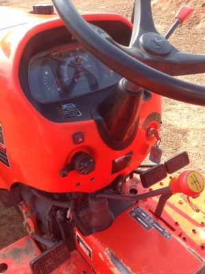 แทรกเตอร์คูโบต้า 3608 สภาพดีเดิมๆไม่ทำสีพร้อมใช้งาน มีผานดันหน้า และ โรตารี่ แทรกเตอร์คูโบต้า 3608 สภาพดีเดิมๆไม่ทำสีพร้อมใช้งาน มีผานดันหน้า และ โรตารี่