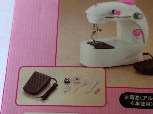 จักรเย็บผ้าขนาดเล็กแต่เย็บงานได้ดีมากๆสำหรับใช้สำหรับงานเล็กๆด่วนๆหรืองานประดิษฐ์ จักรเย็บผ้าขนาดเล็กแต่เย็บงานได้ดีมากๆสำหรับใช้สำหรับงานเล็กๆด่วนๆหรืองานประดิษฐ์