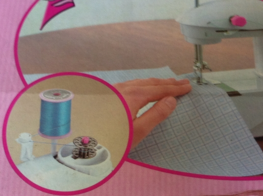 จักรเย็บผ้าขนาดเล็กแต่เย็บงานได้ดีมากๆสำหรับใช้สำหรับงานเล็กๆด่วนๆหรืองานประดิษฐ์ จักรเย็บผ้าขนาดเล็กแต่เย็บงานได้ดีมากๆสำหรับใช้สำหรับงานเล็กๆด่วนๆหรืองานประดิษฐ์