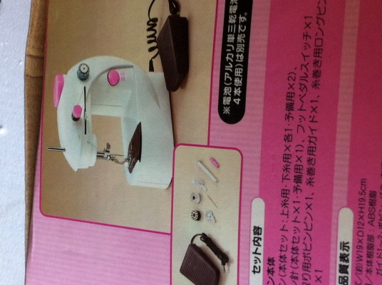 จักรเย็บผ้าขนาดเล็กแต่เย็บงานได้ดีมากๆสำหรับใช้สำหรับงานเล็กๆด่วนๆหรืองานประดิษฐ์ จักรเย็บผ้าขนาดเล็กแต่เย็บงานได้ดีมากๆสำหรับใช้สำหรับงานเล็กๆด่วนๆหรืองานประดิษฐ์