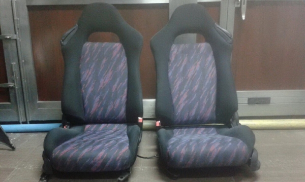 ขายเบาะSPORTคู่หน้าของมิตซู FTOผ้ากลางลายเลอร์มังสีแดงม่วงรางเดิมสวย฿6000ลดได้