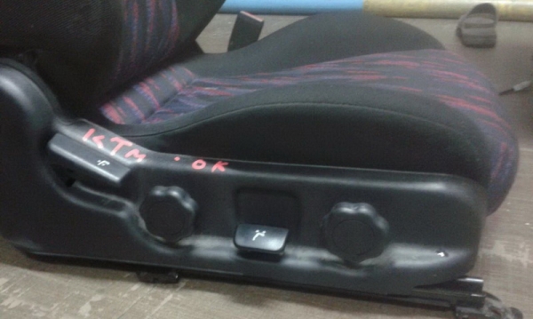 ขายเบาะSPORTคู่หน้าของมิตซู FTOผ้ากลางลายเลอร์มังสีแดงม่วงรางเดิมสวย฿6000ลดได้