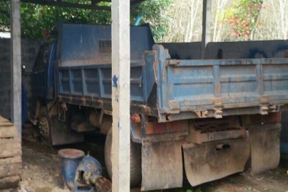 หกล้อดั้ม อีซูซุ NPR115แรง ดั้มสามมิตรแท้ เกียร์สั้น ปี37สภาพดีเดิมช่วงล่าง FF พร้อมลุย ทะเบียนพร้อมโอน ราคา490,000บ**ที่บ้านแล้งไม่มีน้ำล่างรถ** ครับท่าน