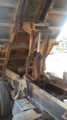 หกล้อดั้ม อีซูซุ NPR115แรง ดั้มสามมิตรแท้ เกียร์สั้น ปี37สภาพดีเดิมช่วงล่าง FF พร้อมลุย ทะเบียนพร้อมโอน ราคา490,000บ**ที่บ้านแล้งไม่มีน้ำล่างรถ** ครับท่าน