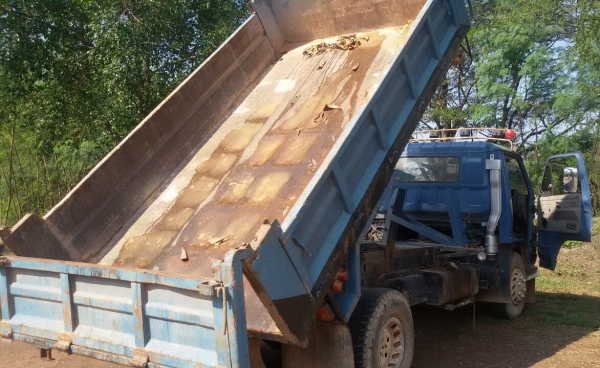 หกล้อดั้ม อีซูซุ NPR115แรง ดั้มสามมิตรแท้ เกียร์สั้น ปี37สภาพดีเดิมช่วงล่าง FF พร้อมลุย ทะเบียนพร้อมโอน ราคา490,000บ**ที่บ้านแล้งไม่มีน้ำล่างรถ** ครับท่าน