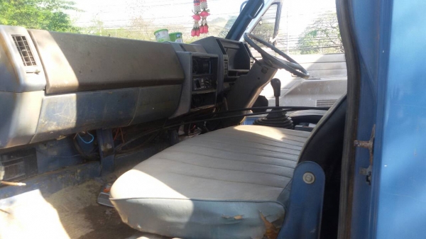 หกล้อดั้ม อีซูซุ NPR115แรง ดั้มสามมิตรแท้ เกียร์สั้น ปี37สภาพดีเดิมช่วงล่าง FF พร้อมลุย ทะเบียนพร้อมโอน ราคา490,000บ**ที่บ้านแล้งไม่มีน้ำล่างรถ** ครับท่าน