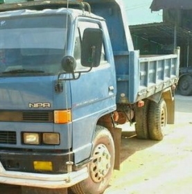 หกล้อดั้ม อีซูซุ NPR115แรง ดั้มสามมิตรแท้ เกียร์สั้น ปี37สภาพดีเดิมช่วงล่าง FF พร้อมลุย ทะเบียนพร้อมโอน ราคา490,000บ**ที่บ้านแล้งไม่มีน้ำล่างรถ** ครับท่าน