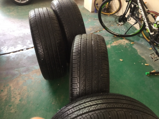 ยางรถยนตร์ฟอจูนเนอร์มือสองสภาพสวย ยางรถยนตร์ฟอจูนเนอร์มือสองสภาพสวย