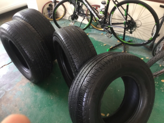 ยางรถยนตร์ฟอจูนเนอร์มือสองสภาพสวย ยางรถยนตร์ฟอจูนเนอร์มือสองสภาพสวย