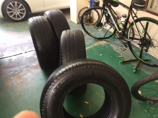 ยางรถยนตร์ฟอจูนเนอร์มือสองสภาพสวย ยางรถยนตร์ฟอจูนเนอร์มือสองสภาพสวย