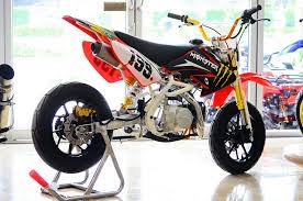 วิบาก ใหม่ล่าสุด 2 จังหวะ 50 CC ล้อ หน้า 14 หลัง 12 รถแข่ง รุ่น JACOB MINI โช็คหน้าหัวกลับ โช็คหลัง นิ่ม กระโดได้ ท่อเสียงรถสูตร เป็น ออโต้บิดแล้วไปเลย ขี่ง่าย ไม่ต้องเข้าเกียร์ ดิสเบรค หน้า หลัง เท่ สไตร์ รถสูตร สนาม ราคาโปรโมชั่น จาก 29000 ช่วงแนะนำเหลื