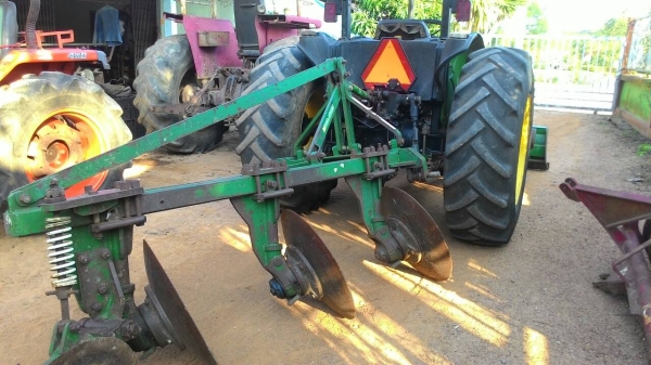 ขายรถไถ John Deere 5205 พร้อมดันหน้า ผาน 3 รถสวยเดิมๆ 53แรงม้า ขายรถไถ John Deere 5205 พร้อมดันหน้า ผาน 3 รถสวยเดิมๆ 53แรงม้า