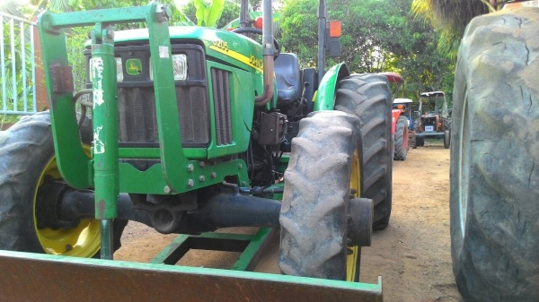 ขายรถไถ John Deere 5205 พร้อมดันหน้า ผาน 3 รถสวยเดิมๆ 53แรงม้า