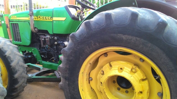 ขายรถไถ John Deere 5205 พร้อมดันหน้า ผาน 3 รถสวยเดิมๆ 53แรงม้า ขายรถไถ John Deere 5205 พร้อมดันหน้า ผาน 3 รถสวยเดิมๆ 53แรงม้า