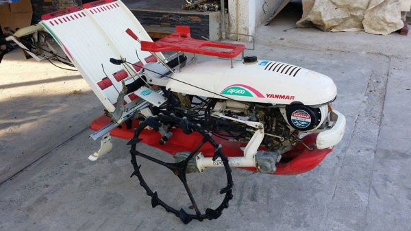 รถดำนา YANMAR รุ่น AP200 เก่าญี่ปุ่น  ดำนา 2 แถว  ขนาดกระทัดรัด สภาพสวยมาก