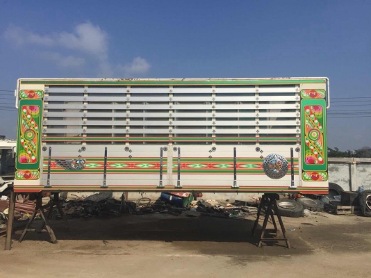 กะบะอลูมิเนียมเสาชน สูง 2.10 ยาว 6.10 ฝาด้านข้างเปิดได้