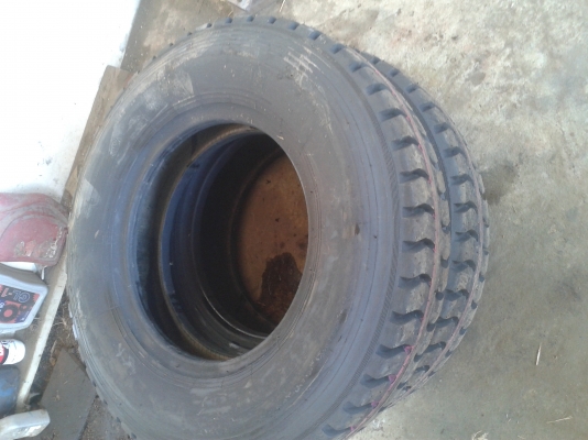 ยาง9.00-20และยาง10.0-20 ยางหล่อเส้นละ2500มี10เส้น