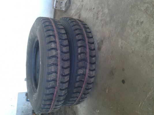 ยาง9.00-20และยาง10.0-20 ยางหล่อเส้นละ2500มี10เส้น