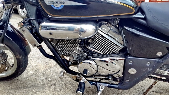 ขายด่วนๆ HONDA MAGNA 250 เดิมๆทั้งคันสวยน่าเก็บ