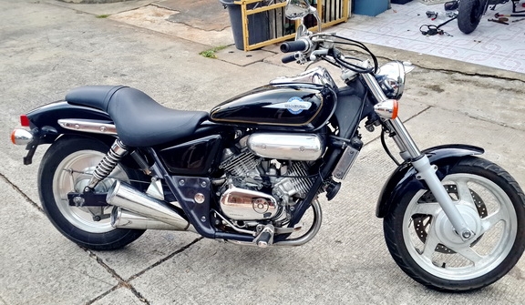 ขายด่วนๆ HONDA MAGNA 250 เดิมๆทั้งคันสวยน่าเก็บ