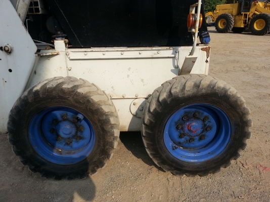 รถตัก TCM BOBCAT ขับ 4x4 ล้อยาง นำเข้าจากญี่ปุ่น 090-986-2521 อ๊อบ รถตัก TCM BOBCAT ขับ 4x4 ล้อยาง นำเข้าจากญี่ปุ่น 090-986-2521 อ๊อบ