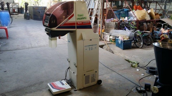 เครื่องชั่งพร้อมคัดแยกเมล็ด ISEKI รุ่น URC320  เก่าญี่ปุ่น สภาพสวย เครื่องพร้อมใช้งาน