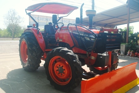 ขายรถไถ Kubota M7040 (4WD) พร้อมดันหน้าช้าง รถสวย เดิมๆ พร้อมใช้งานครับ