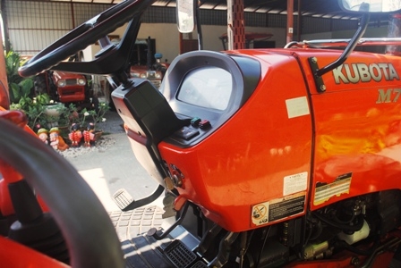 ขายรถไถ Kubota M7040 (4WD) พร้อมดันหน้าช้าง รถสวย เดิมๆ พร้อมใช้งานครับ