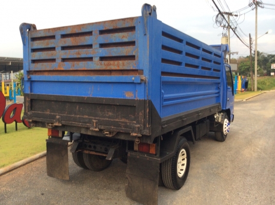 รถ 6 ล้อ Isuzu NPR