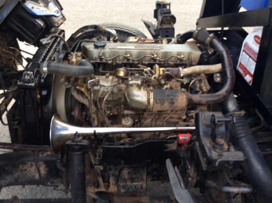 รถ 6 ล้อ Isuzu NPR