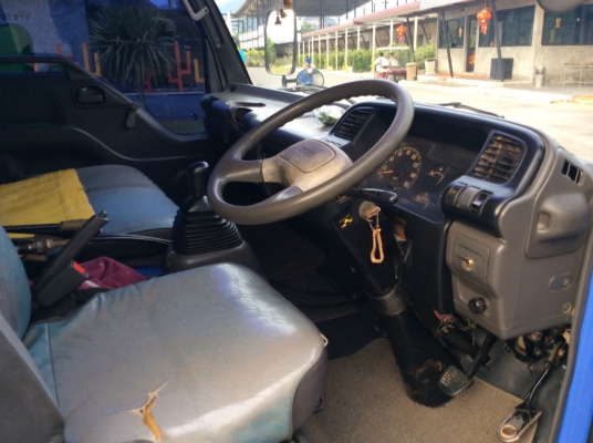 รถ 6 ล้อ Isuzu NPR