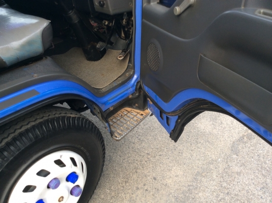 รถ 6 ล้อ Isuzu NPR